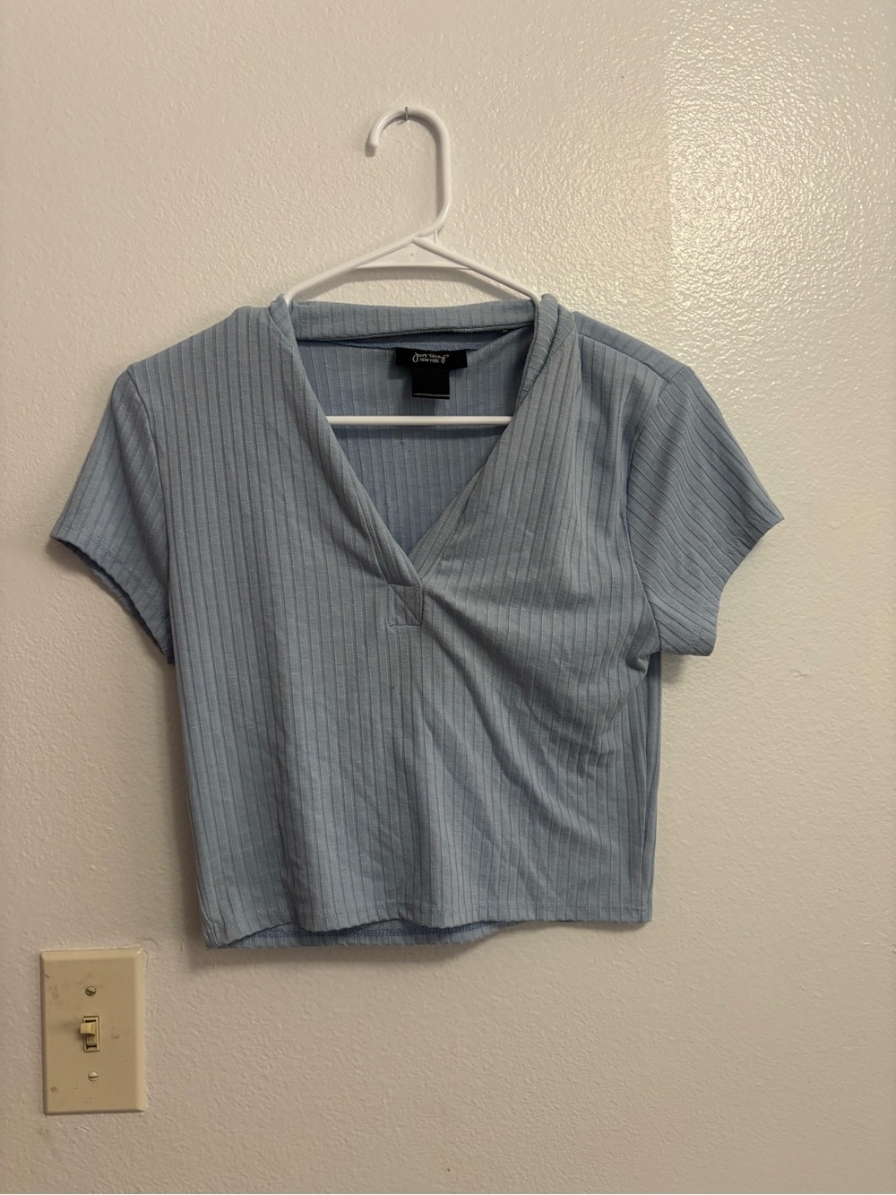 Just Polly Women’s Cropped Collared Varsity Tee (Size Large / No Tag)